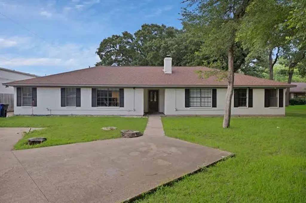 752 Moore Road, Mansfield