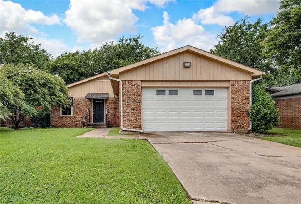 502 Circleview Drive, Mansfield