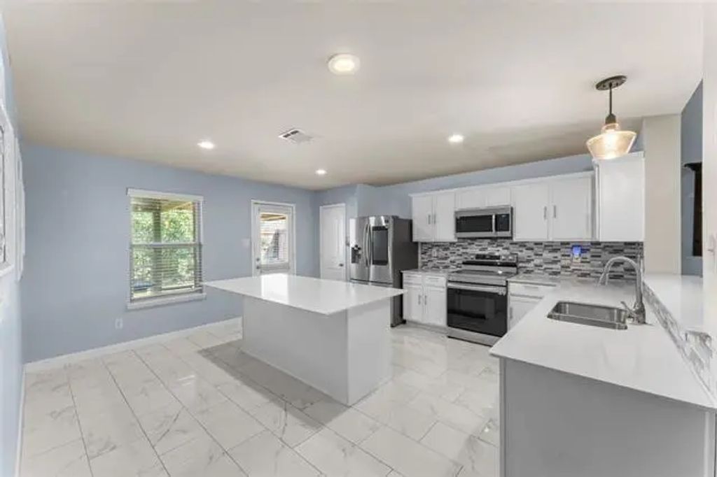 2707 Old Farm Drive, Seagoville