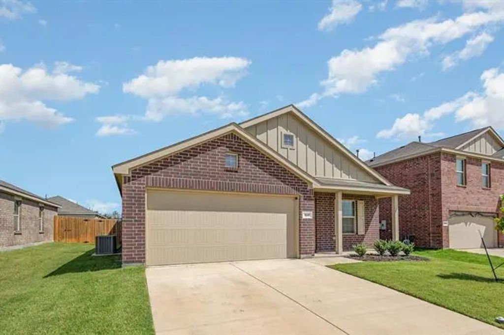1041 Crestview Drive, Hutchins