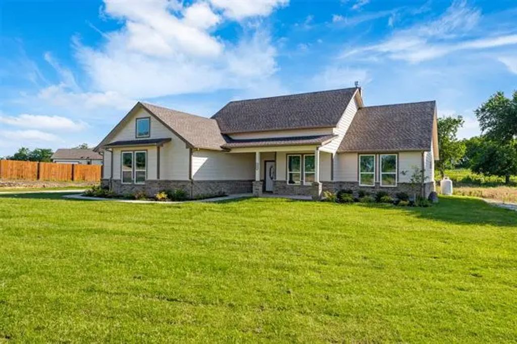 1009 Don Eve Court, Azle