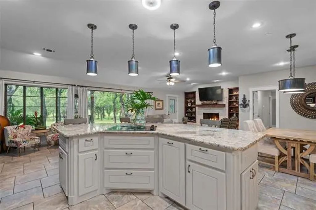 650 Spring Creek Parkway, Weatherford