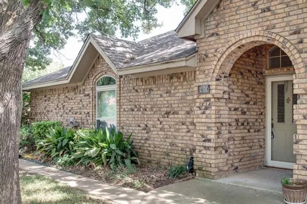 1801 W Wall Street, Grapevine