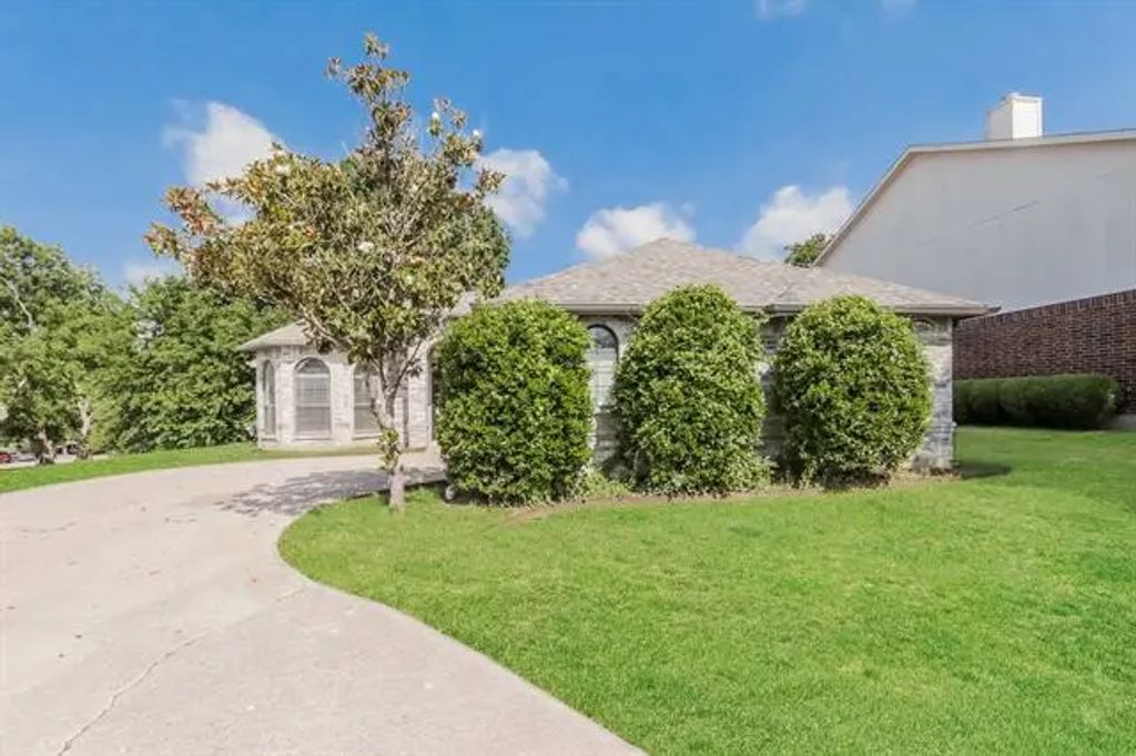701 Long Hill Court, McKinney