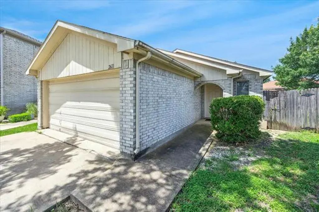 2611 Winding Road, Fort Worth