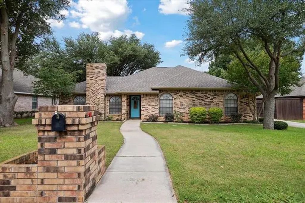 1112 Indian Ridge Drive, Denton