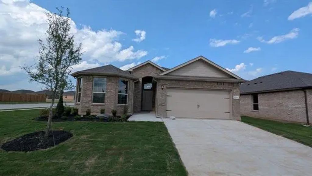 1001 Traction Trail, Cleburne