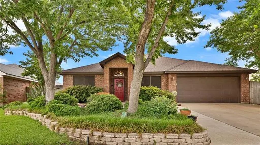529 Cambridge Drive, Saginaw