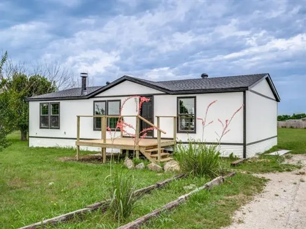 220 Split Rail Circle, Ponder