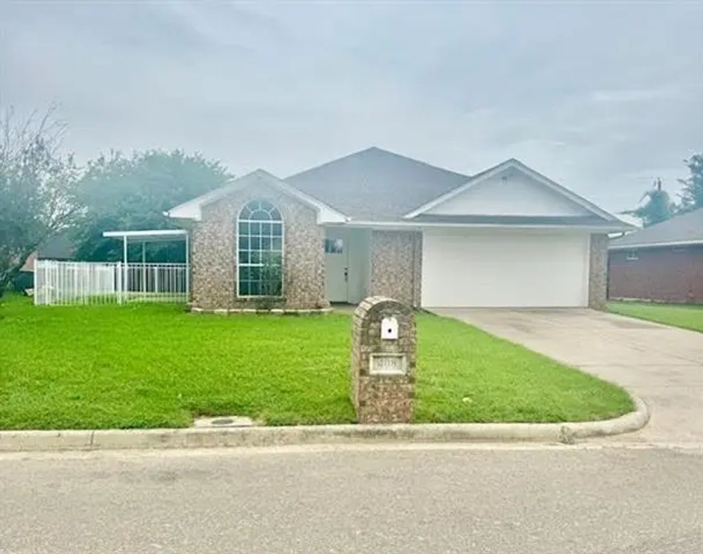 408 Summer Tree Lane, Springtown