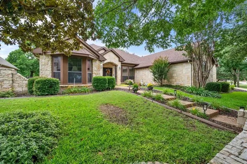 1017 High Lake Trail, Mansfield