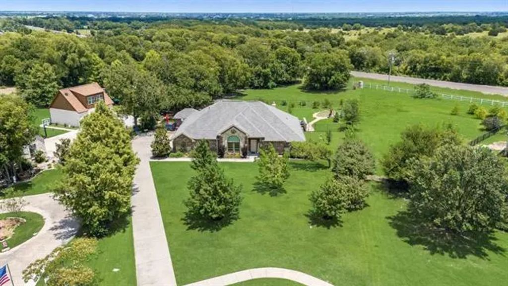 104 Lost Colt Drive, McLendon Chisholm
