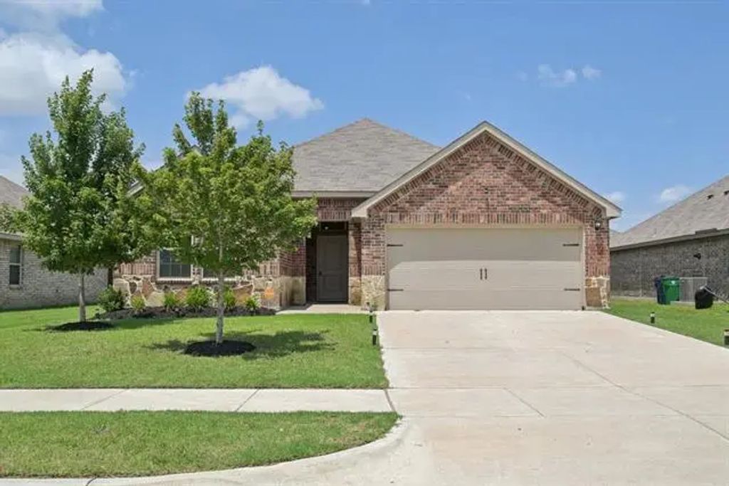 288 Thoroughbred Street, Waxahachie