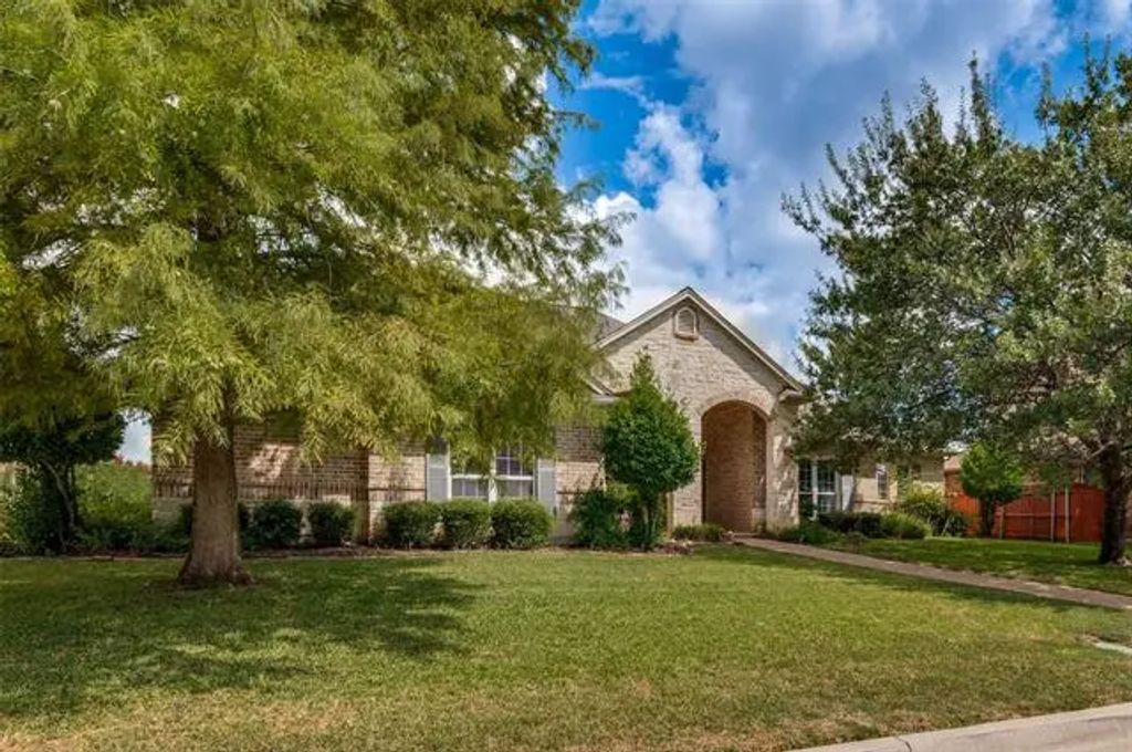 901 Spanish Bay Drive, Burleson