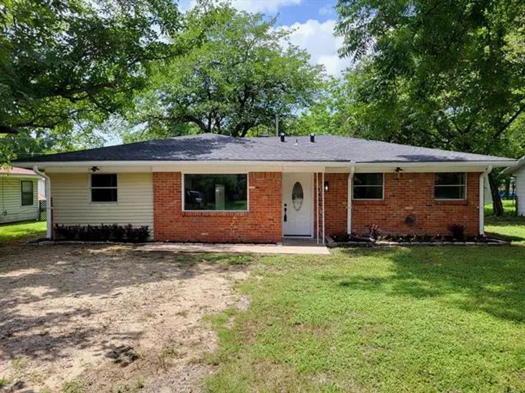 2410 W Collin Street, Corsicana