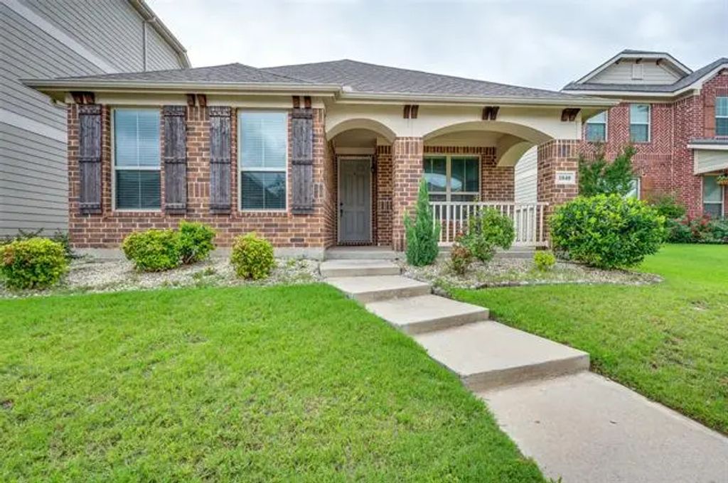 1040 Marietta Lane, Aubrey