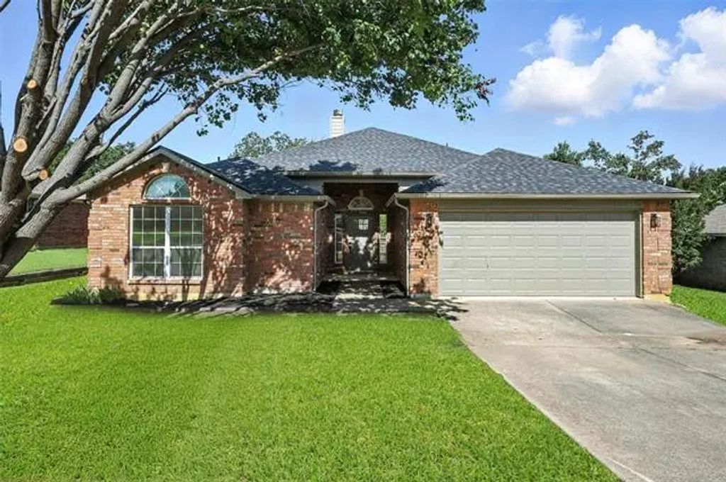 713 Madeline Court, Azle
