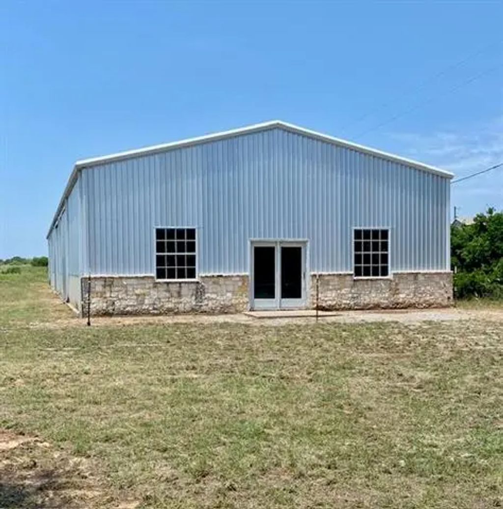 1950 Mambrino Highway, Granbury