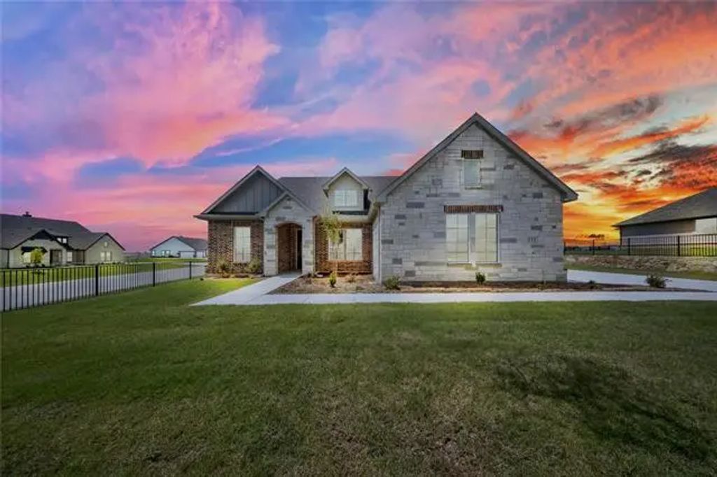 111 Clear Creek Lane, New Fairview