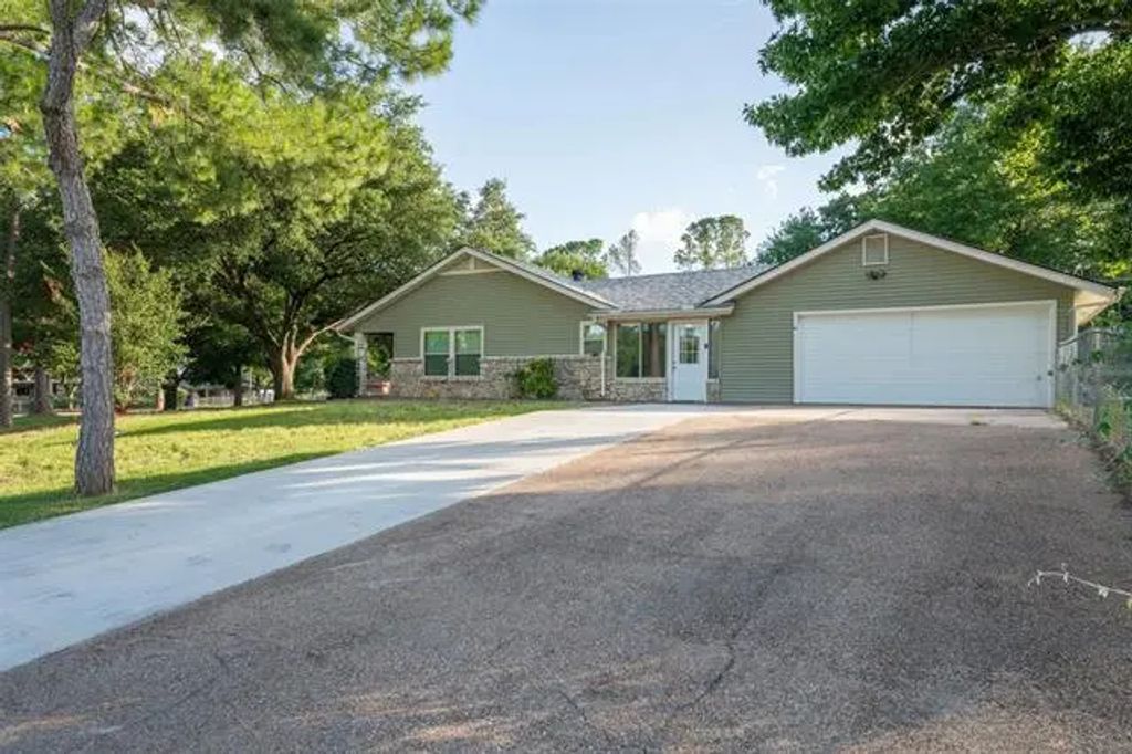 4110 Arrowhead Lane, Granbury
