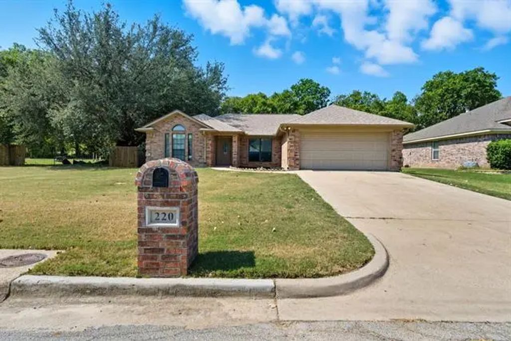 220 Moonlight Trail, Stephenville