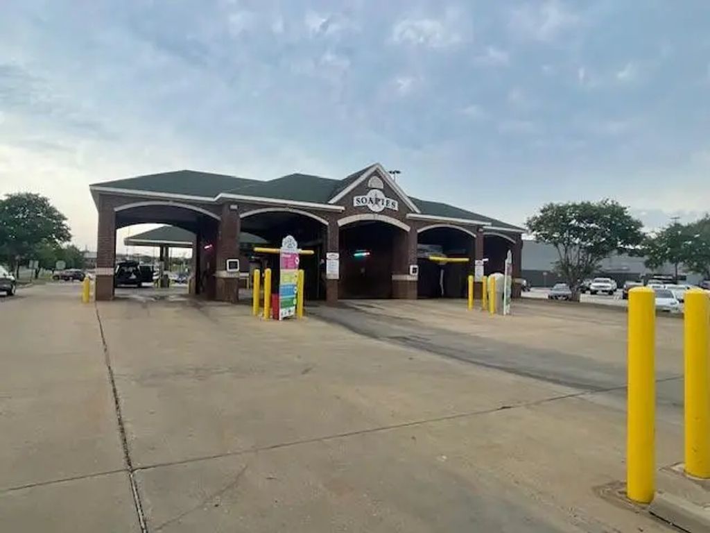 1010 Wal Street, Longview