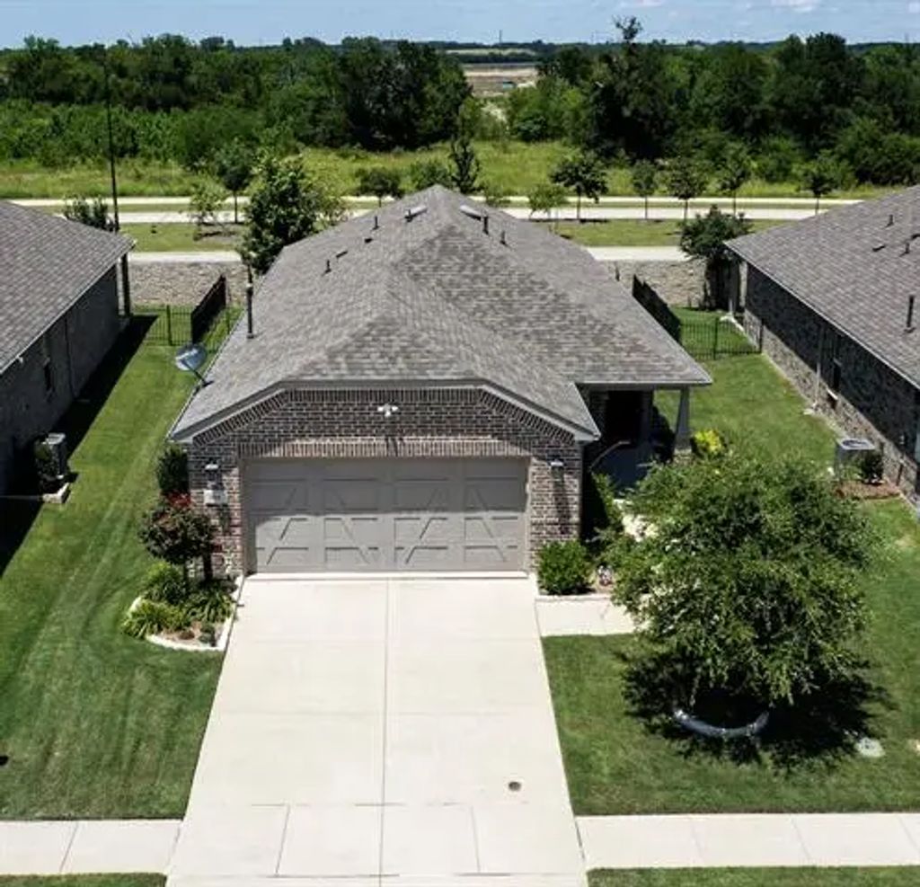921 Hidden Eddy Drive, McKinney