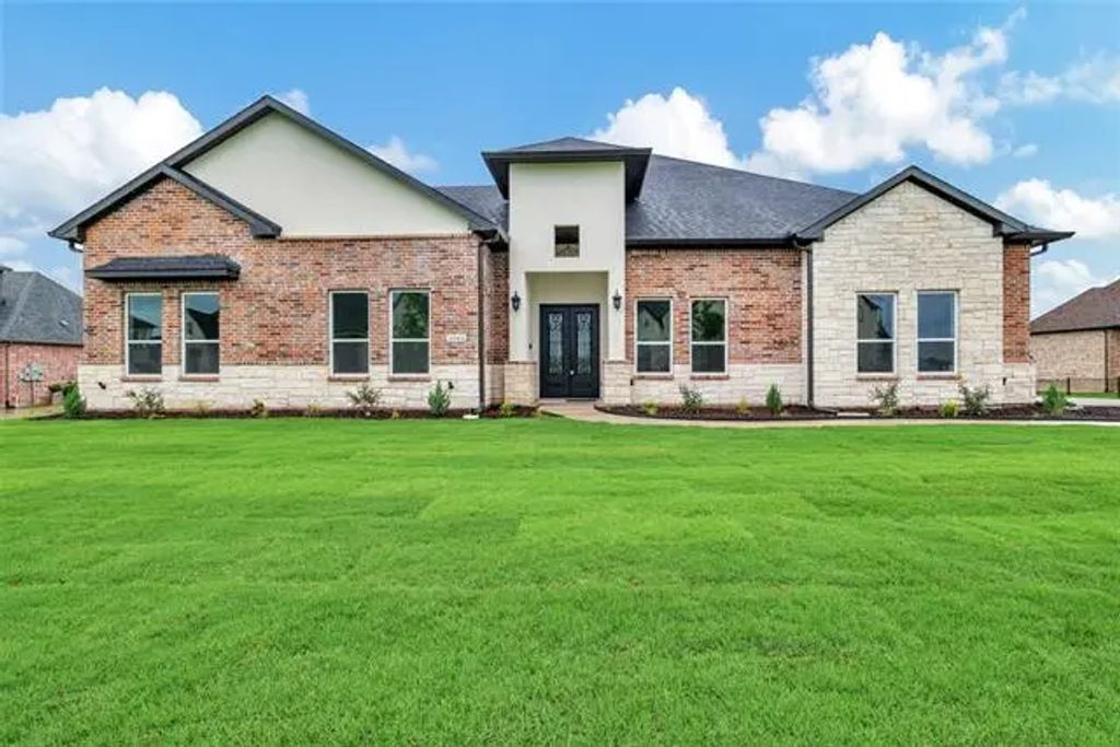 1045 Peppy San Drive, Lucas