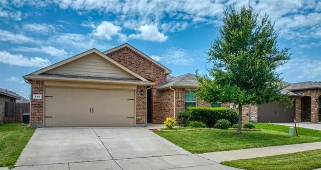 744 Walls Boulevard, Crowley