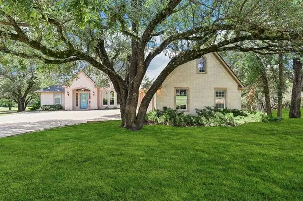 8502 Linden Court, Granbury