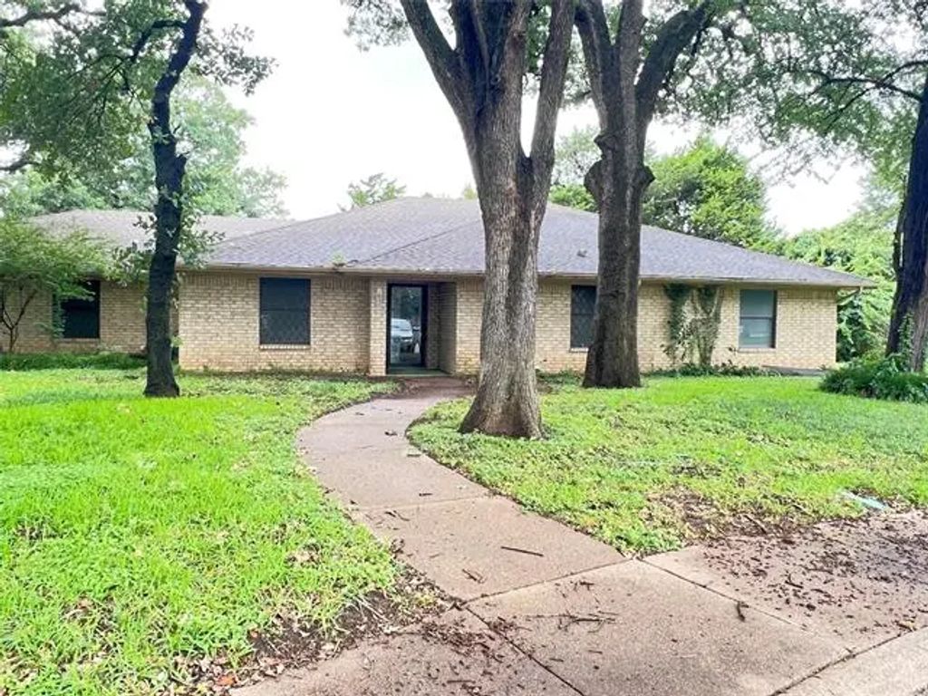 1000 Maykus Court, Irving