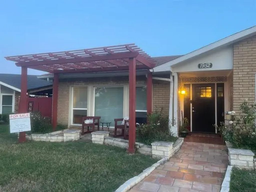 1952 Rambling Ridge Lane, Carrollton