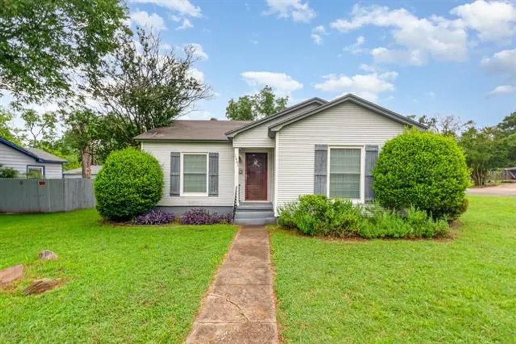 1401 W Shepherd Street, Denison