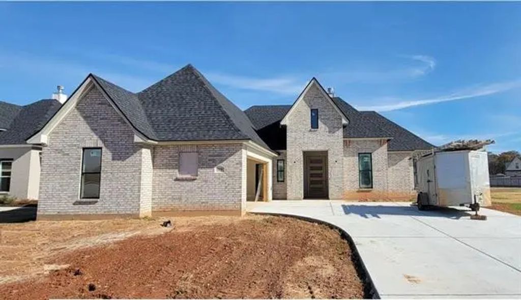 919 Chisolm Trail, Bossier City
