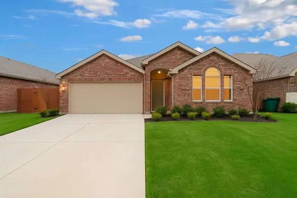 3913 Great Plains Way, Forney