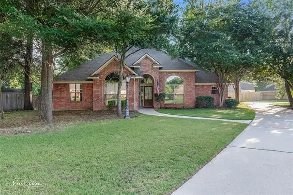 322 Blue Fox Circle, Haughton