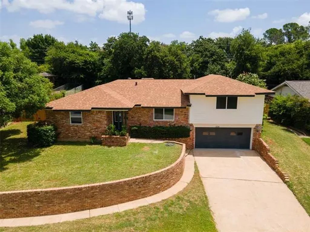 1228 Brookside Drive, Hurst