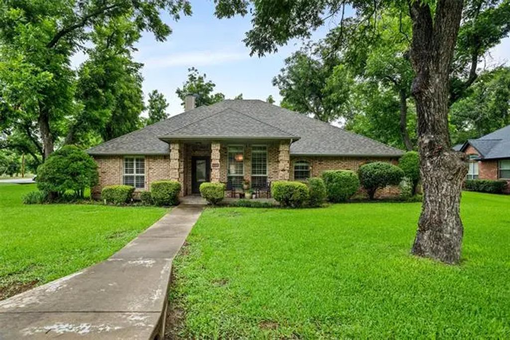 9426 S Longwood Drive, Granbury