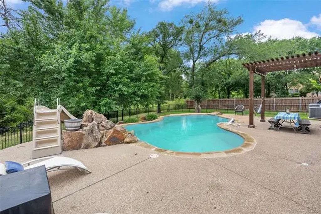 605 Pine Island Circle, Mansfield