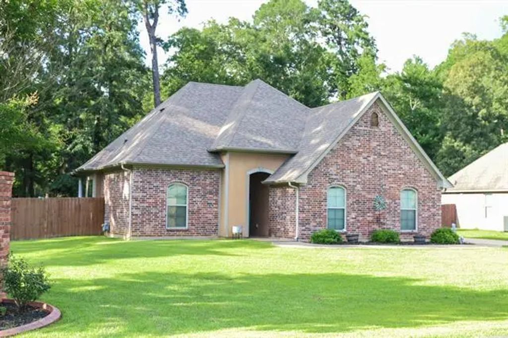 1101 Bear Creek Drive, Haughton