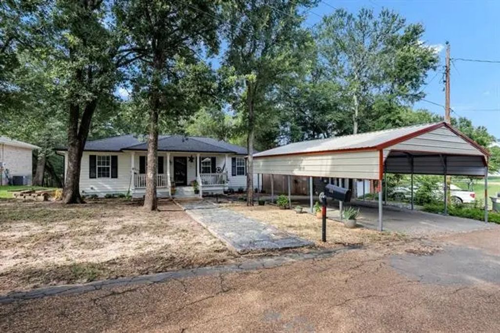 104 Nob Hill Circle, Malakoff