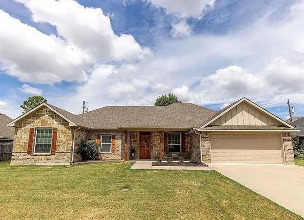 403 Austin Acre, Sulphur Springs