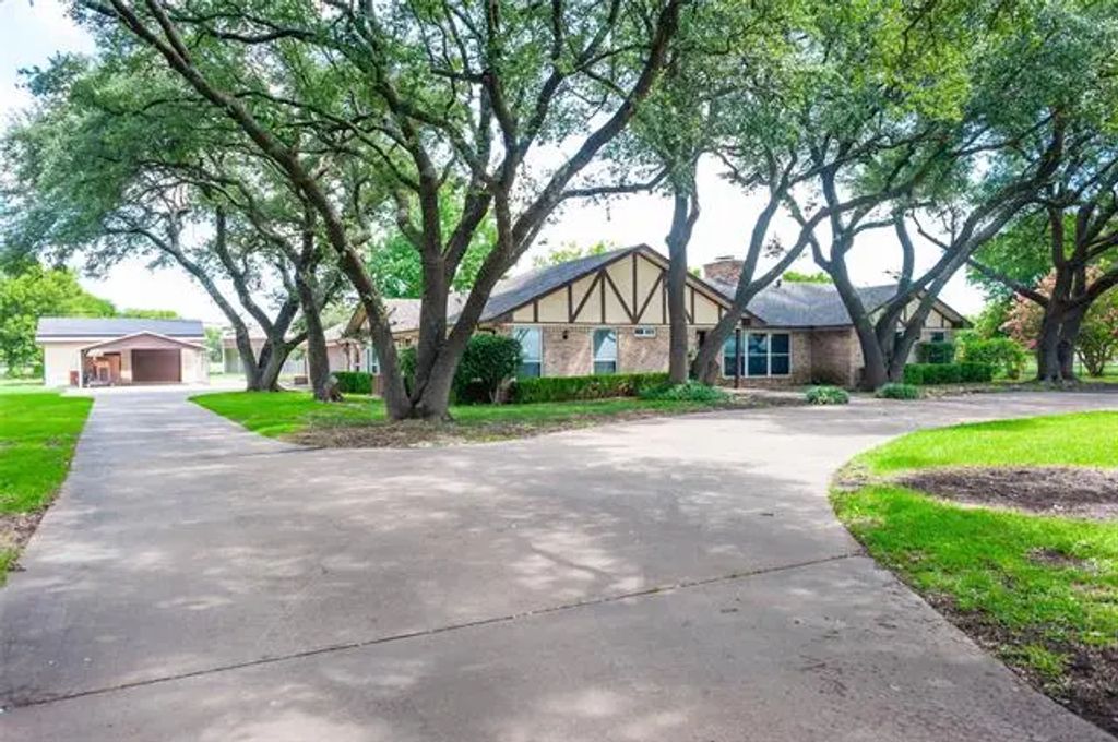 110 Rockett Lane, Pecan Hill