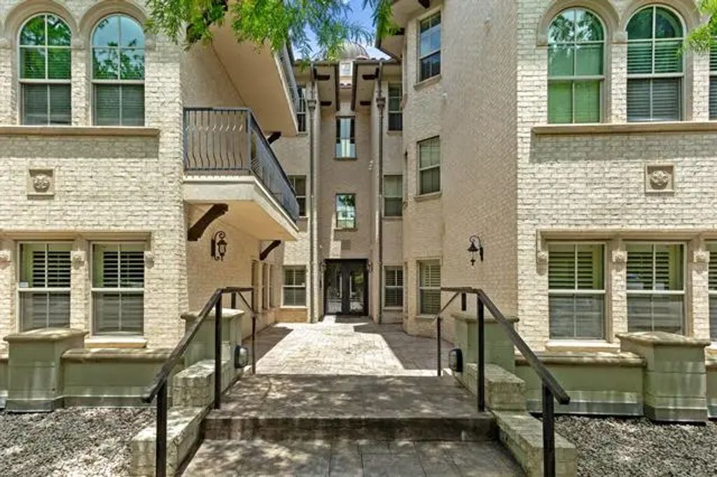 5801 Hillcrest Avenue 3, University Park