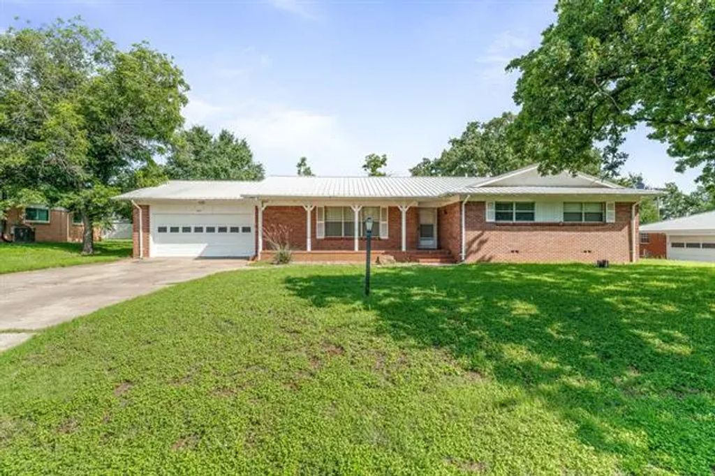 1007 College Avenue, Glen Rose
