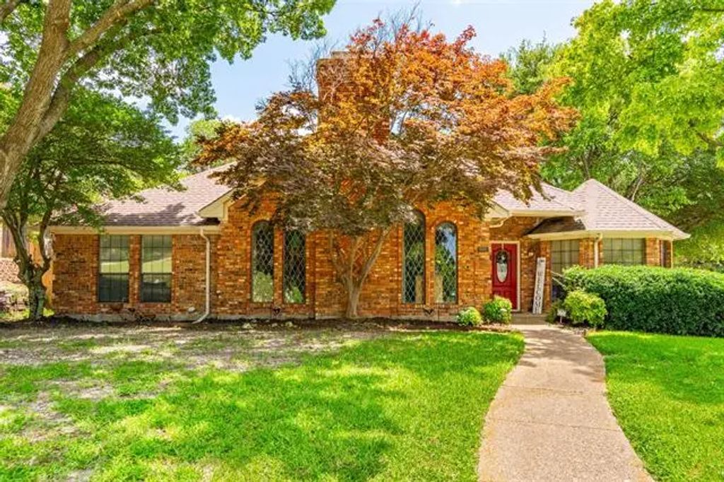 900 Forest Hill Court, Cedar Hill