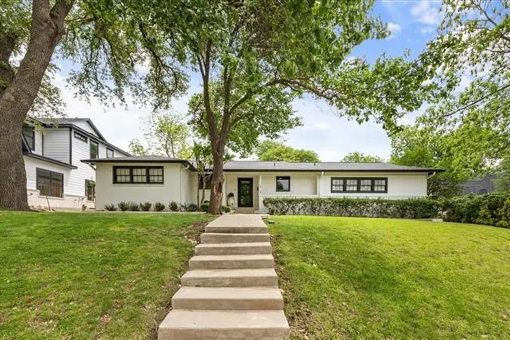 3121 Benbrook Boulevard, Fort Worth