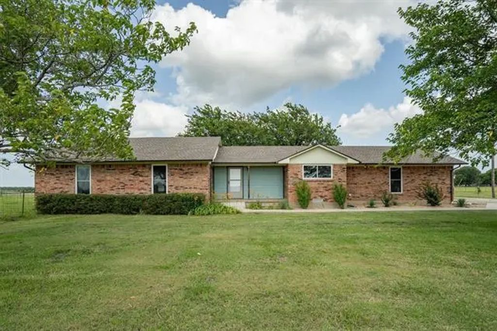 2623 County Road 697, Farmersville