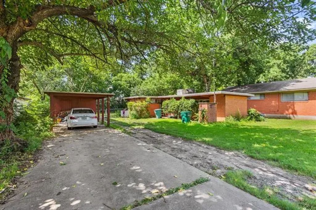 216 W Dexter Street, Sherman
