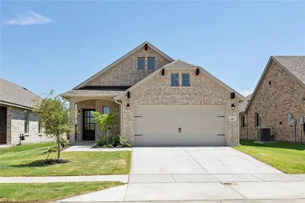 1409 Grove Pond, Forney